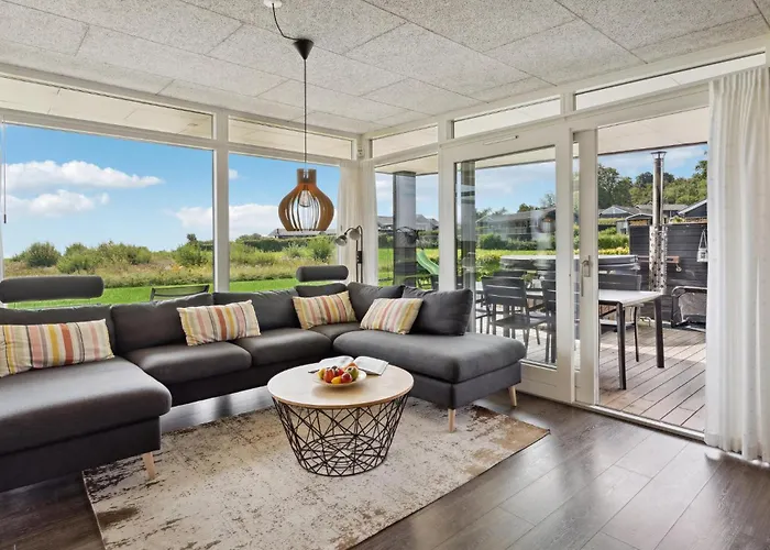 بيت للعطل With Sea View 12